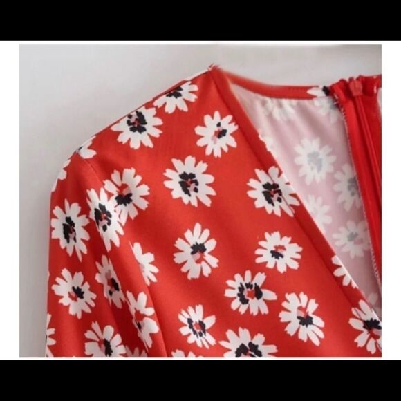 Zara red flower shorts romper size medium - Picture 8 of 11